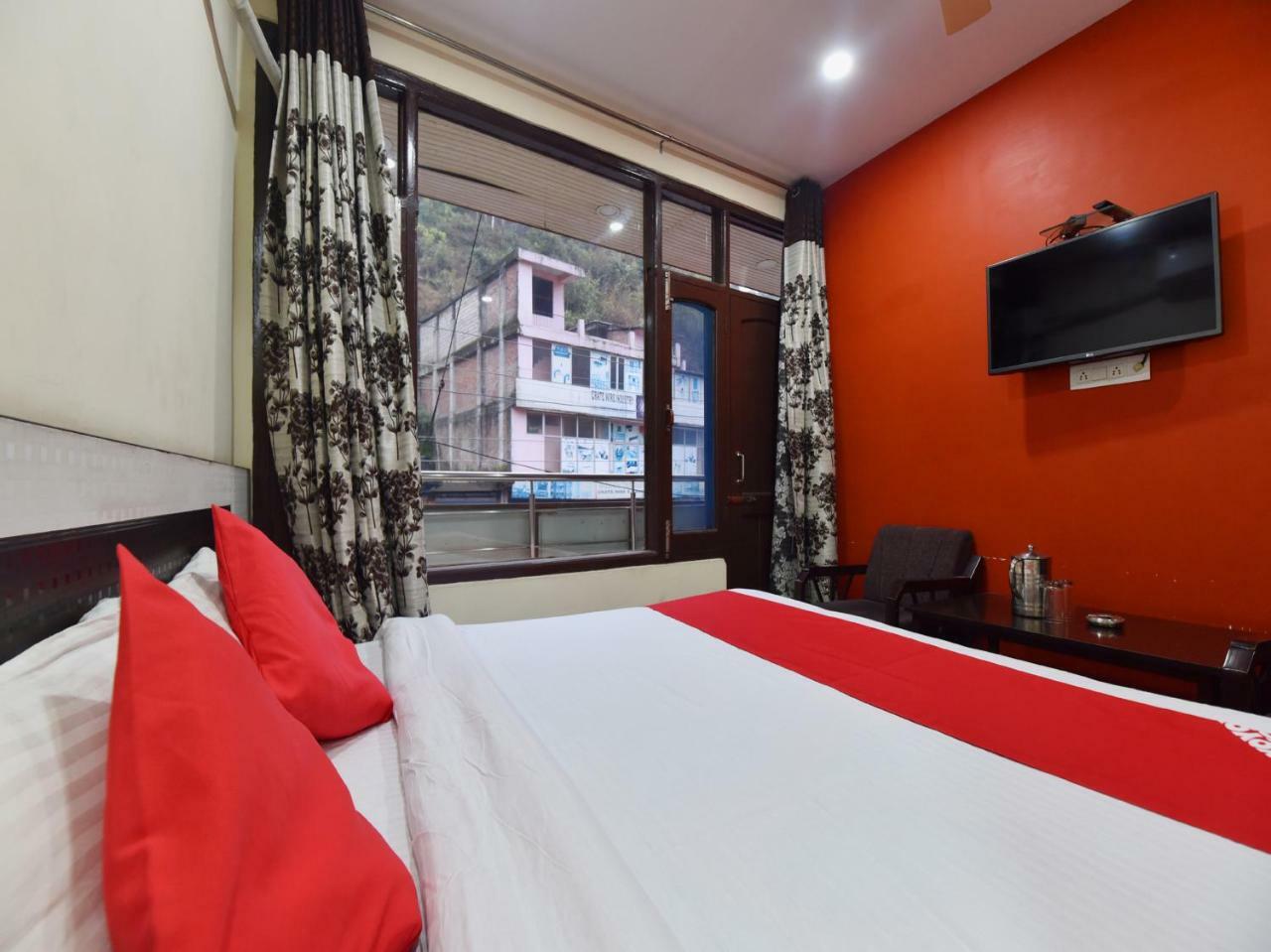 Oyo 28027 Hotel Dhruv ماندي المظهر الخارجي الصورة