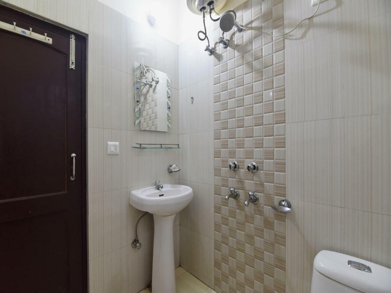 Oyo 28027 Hotel Dhruv ماندي المظهر الخارجي الصورة