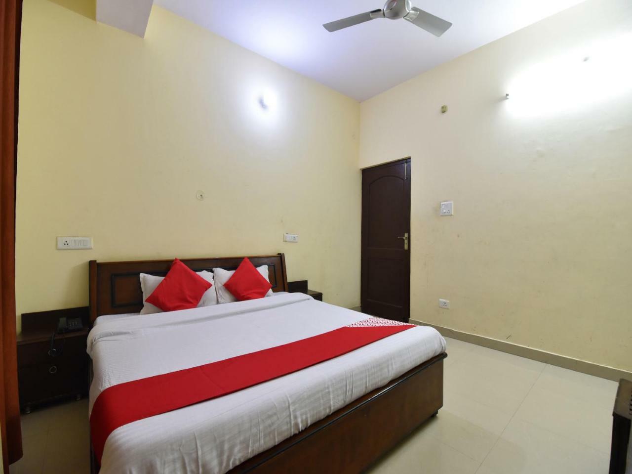 Oyo 28027 Hotel Dhruv ماندي المظهر الخارجي الصورة