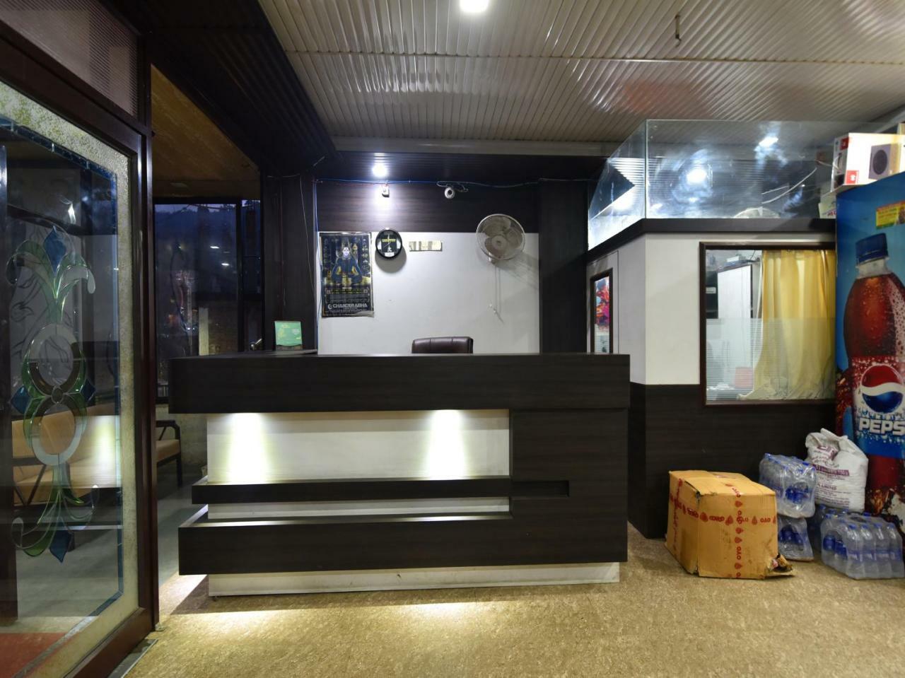 Oyo 28027 Hotel Dhruv ماندي المظهر الخارجي الصورة
