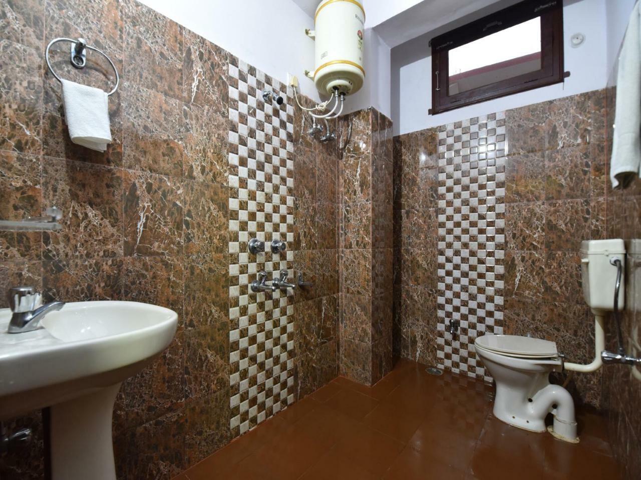 Oyo 28027 Hotel Dhruv ماندي المظهر الخارجي الصورة