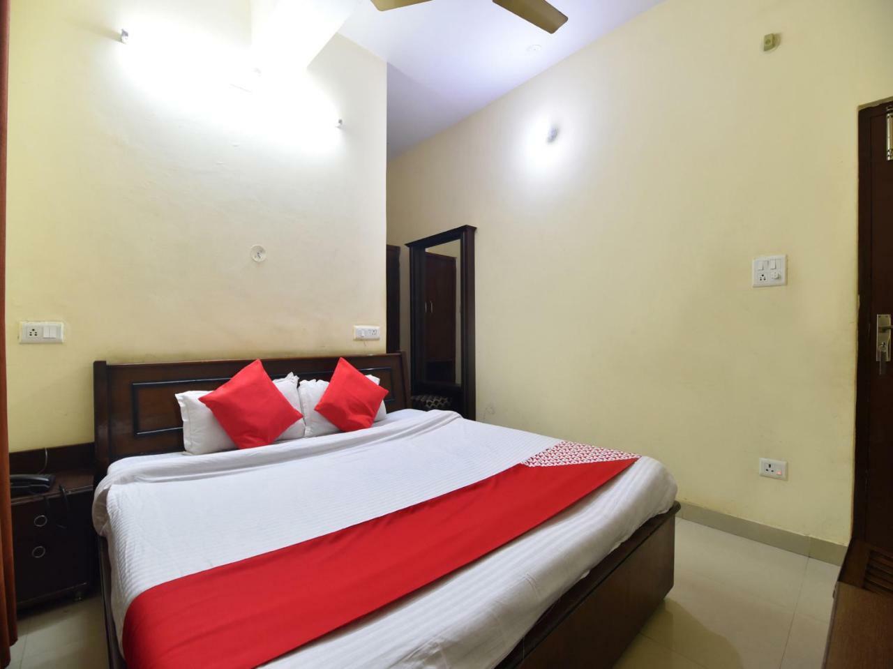 Oyo 28027 Hotel Dhruv ماندي المظهر الخارجي الصورة