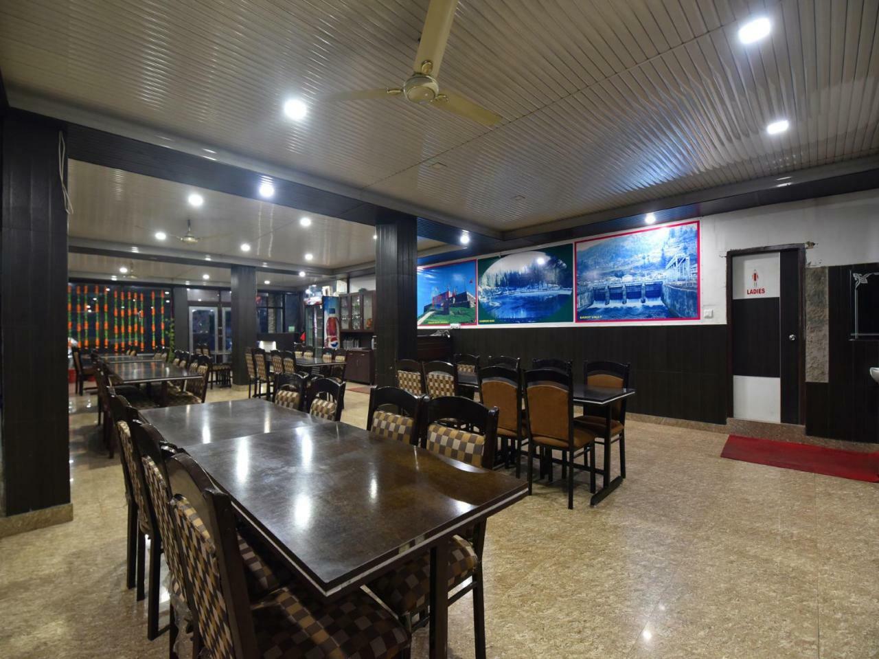 Oyo 28027 Hotel Dhruv ماندي المظهر الخارجي الصورة